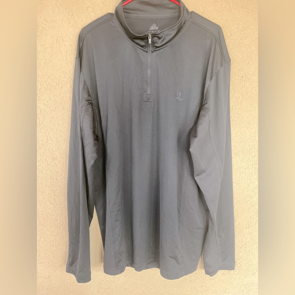 Men’s gray Adidas pull over light weight shirt. Size XL